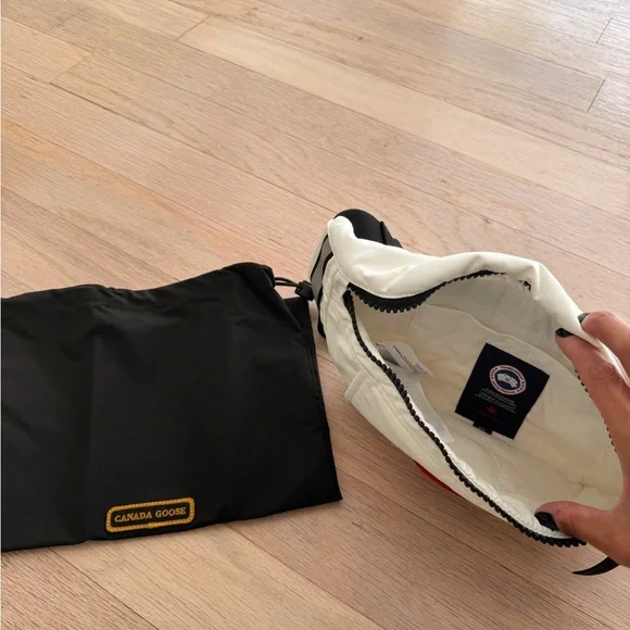 NWT Canada Goose White Belt Bag with Black Accents - Picture 3 of 6